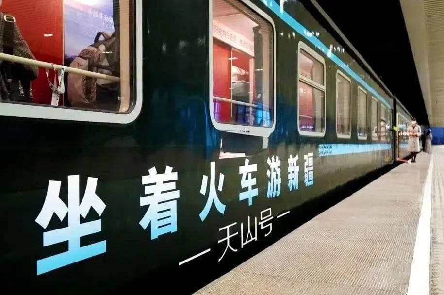 这趟专列“车随人走，人玩车停”！独库公路玩法上新