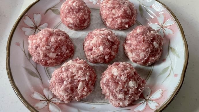 猪肉丸子的营养秘密：从选购到食用的全方位指南