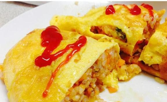 如何制作美味泰式蛋包饭（简单易学的泰国美食，让你在家也能轻松享受）