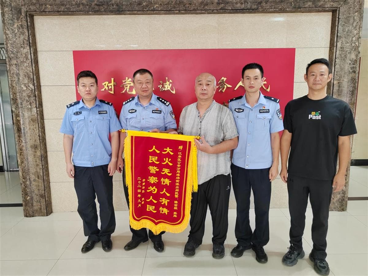 连夜鏖战追回被盗外卖电动车，返岗途中青年民警又扑灭火险