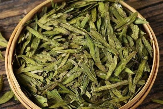西湖龙井：千年名茶的四绝美誉与泡制指南