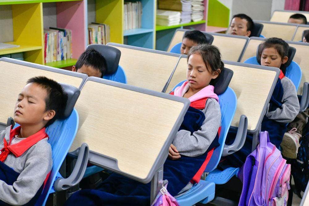 你家娃每天睡几个小时？部分中小学生睡眠不足现象调查