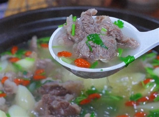清炖牛腩最正宗炖法？山药清炖牛腩：滋补佳肴的秘密
