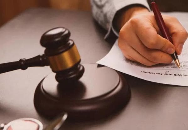 《无所畏惧》：签了"霸王条款"如何自救？