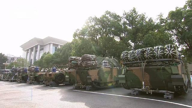 解放军新一代伞兵战车亮相：主动防御系统加持，火力防护全面升级