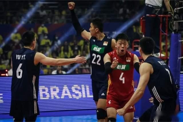 中国男排时隔10年再夺亚洲杯冠军，以3-0完胜日本队