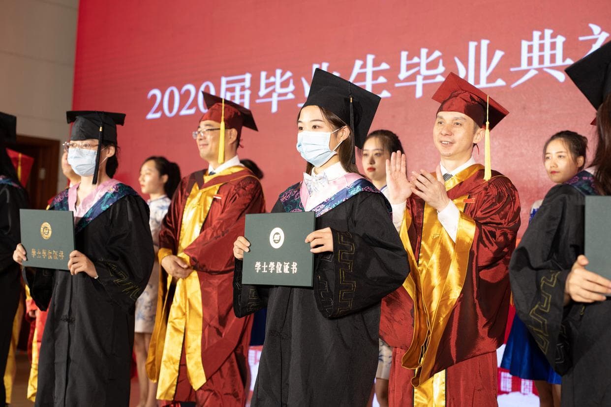 一文读懂“届”与“级”的区别：从基本概念到应用场景的全面解析