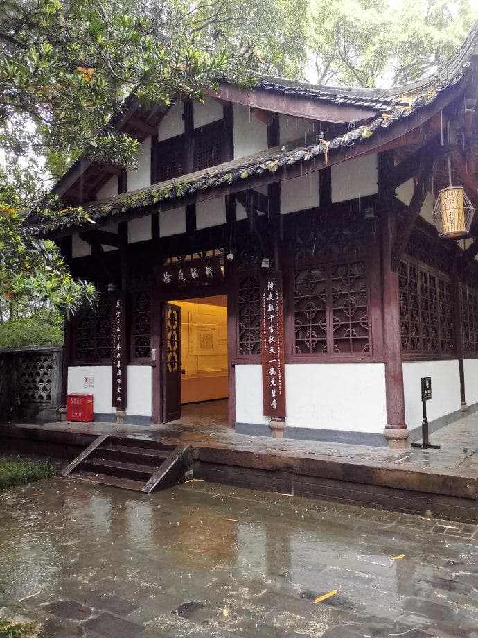 杜甫成为诗圣，不妨视为上苍的特意安排