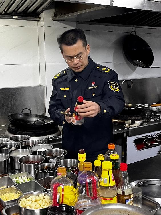 南京市六合区市场监管局开展节前食品安全专项检查