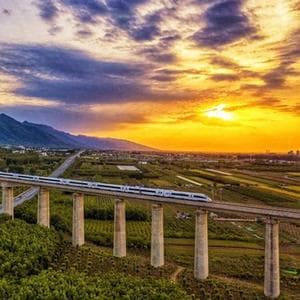 【发现最美铁路】西成高铁穿秦岭，古老蜀道焕新生