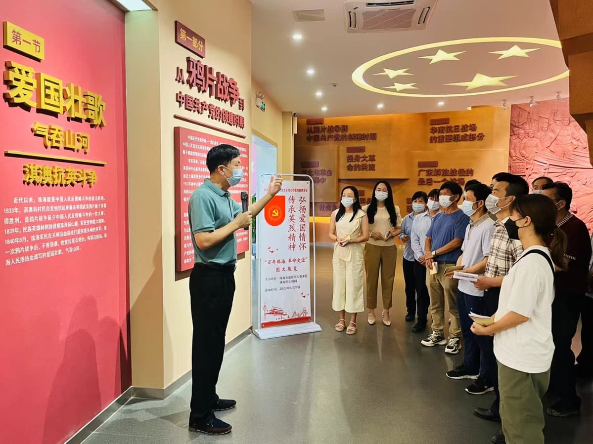 徐云峰：守护英灵的“红色守碑人”