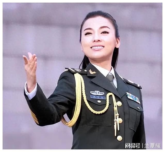 南屏晚钟回响：陈思思与费玉清，两腔风华，一曲千秋