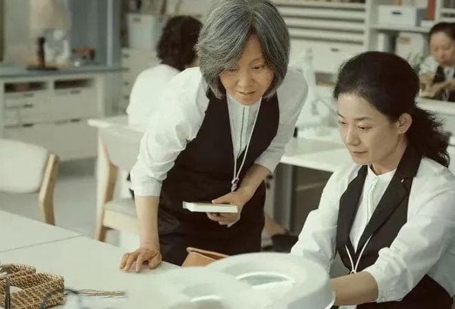 55 岁妇女再就业比年轻人还卷 工作对于她们来说意味着什么？