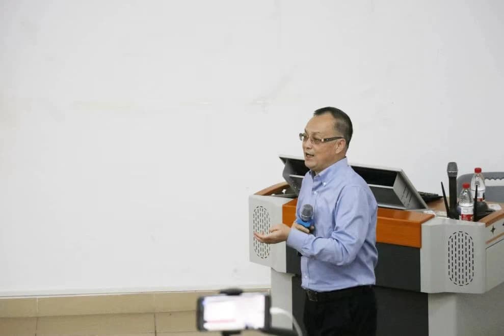 解码未来职场：《商务礼仪与职业形象专题讲座》赋能高校人才发展
