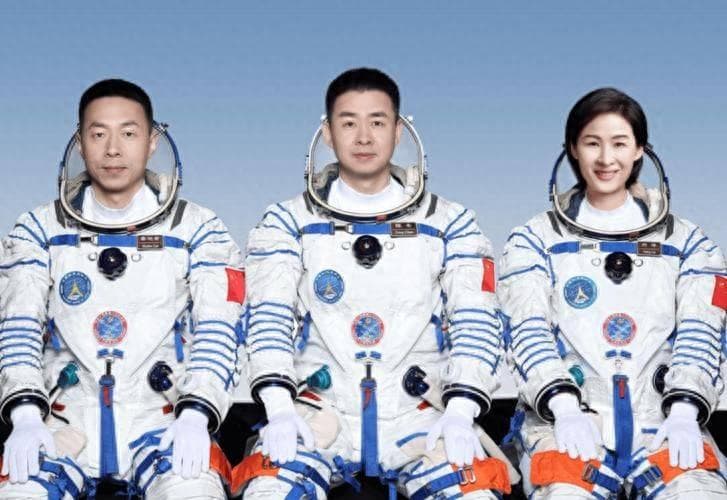 太空生活6个月，航天员如何解决洗头洗澡难题？答案来了！