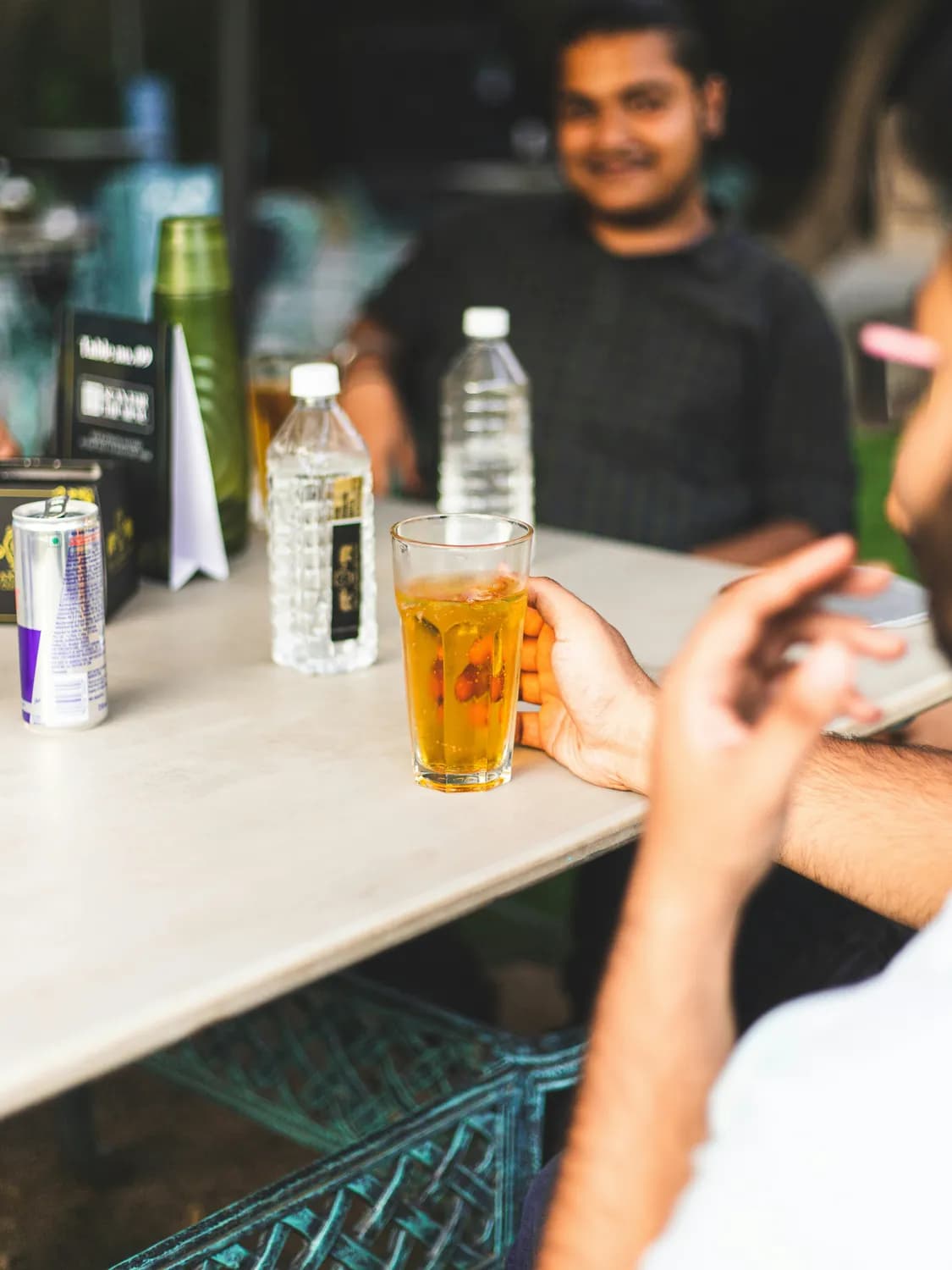 酒精代谢的真相：从一杯酒到全身健康的连锁反应