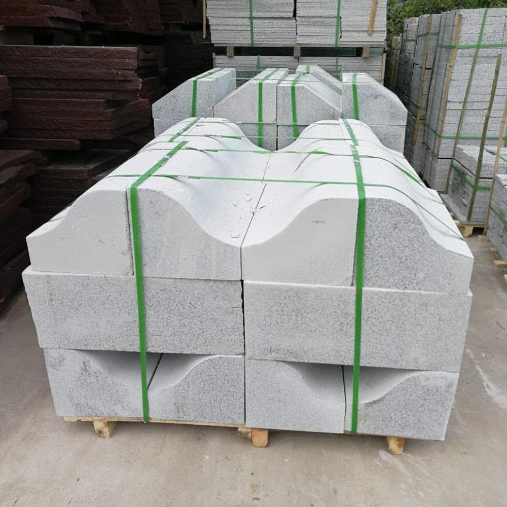 不同路缘石材料与价格的比较，为道路建设提供最佳方案