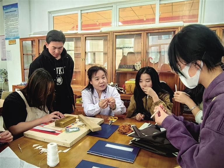 甘肃：高校学子成非遗保护生力军，8801项非遗后继有人