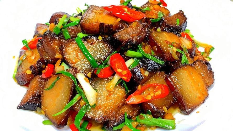 轻松掌握家常炒腊肉的简单步骤与小窍门，轻松烹饪美味佳肴