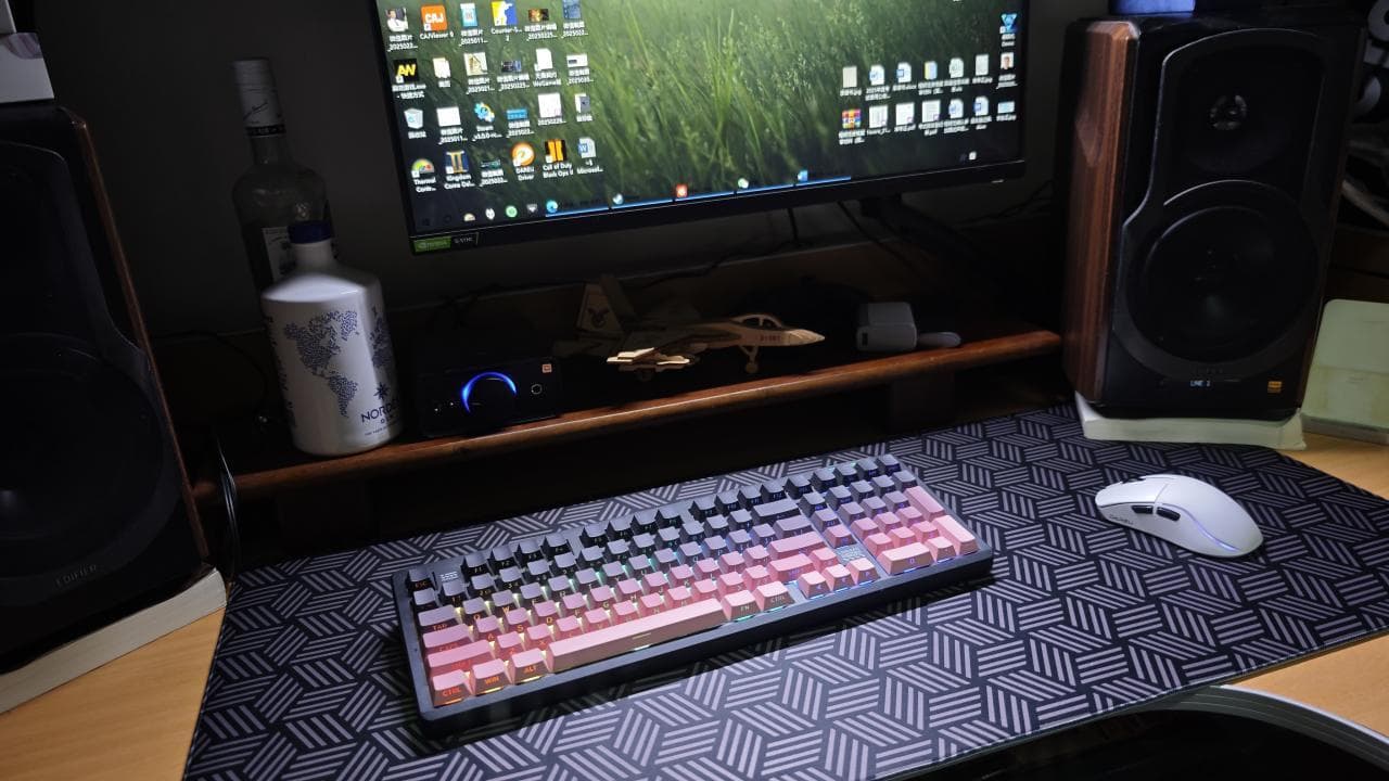 桌面垫子选购指南：材质选择与使用体验全解析