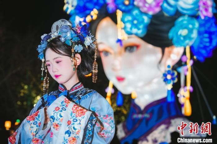 中国传统花灯"卷"新意 "IP+科技"惊艳新春