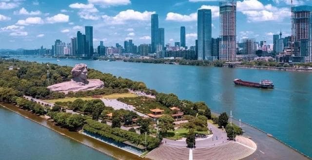橘子洲的历史意义，历史长河中的璀璨明珠，毛主席革命情怀见证地