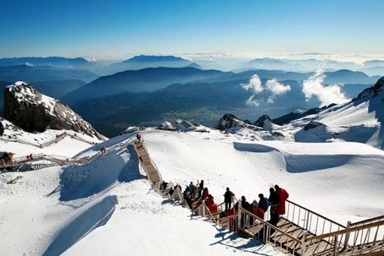 玉龙雪山：冰塔林立的天然乐园，纳西族心中的圣山
