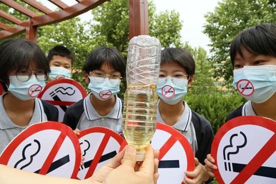 营造无烟环境，保护青少年免受烟草危害