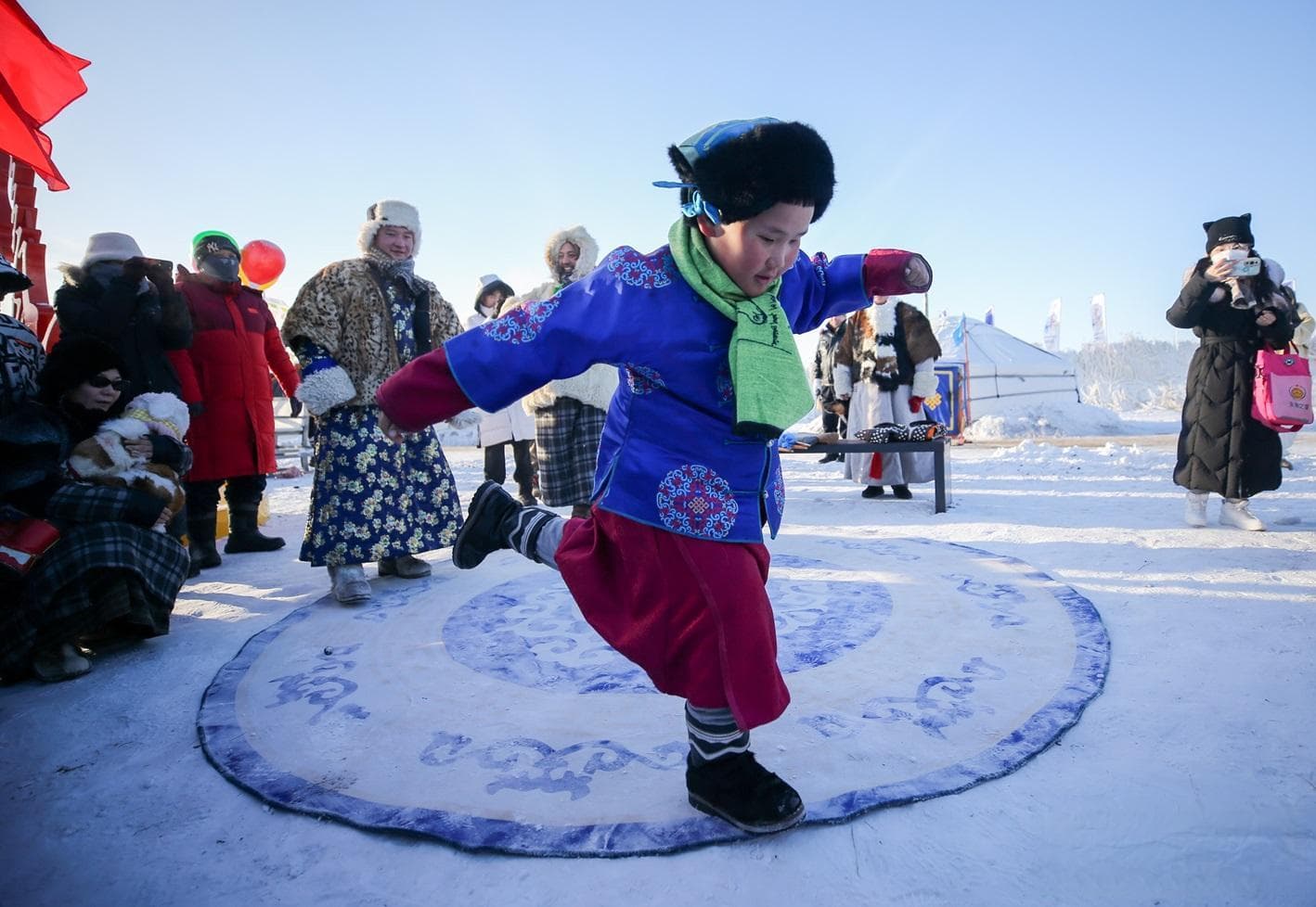 搏克、射箭、冰屋火锅：呼伦贝尔景区打造特色冰雪游