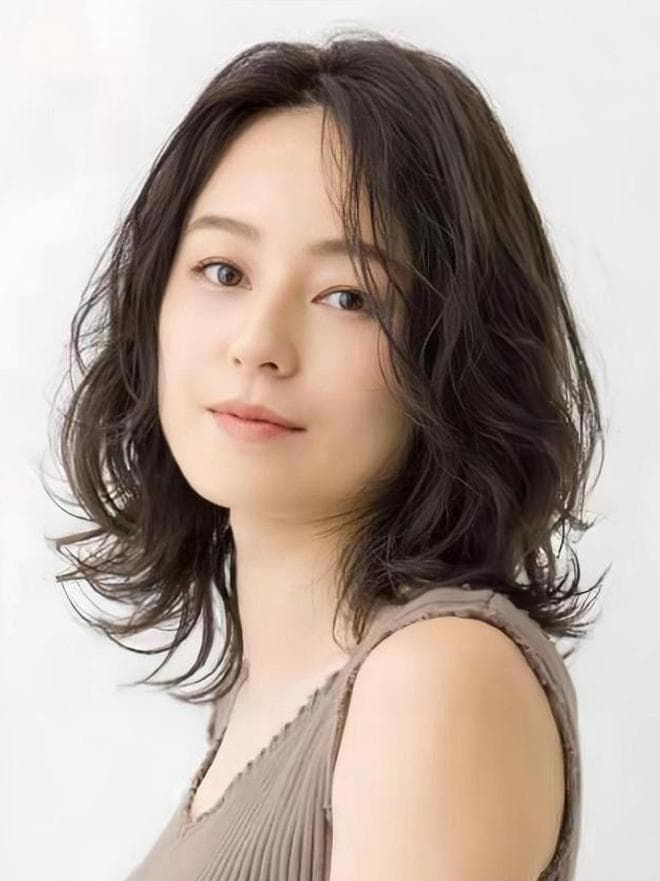 适合40岁女人的5款“烫发”，减龄不老气，优雅时髦
