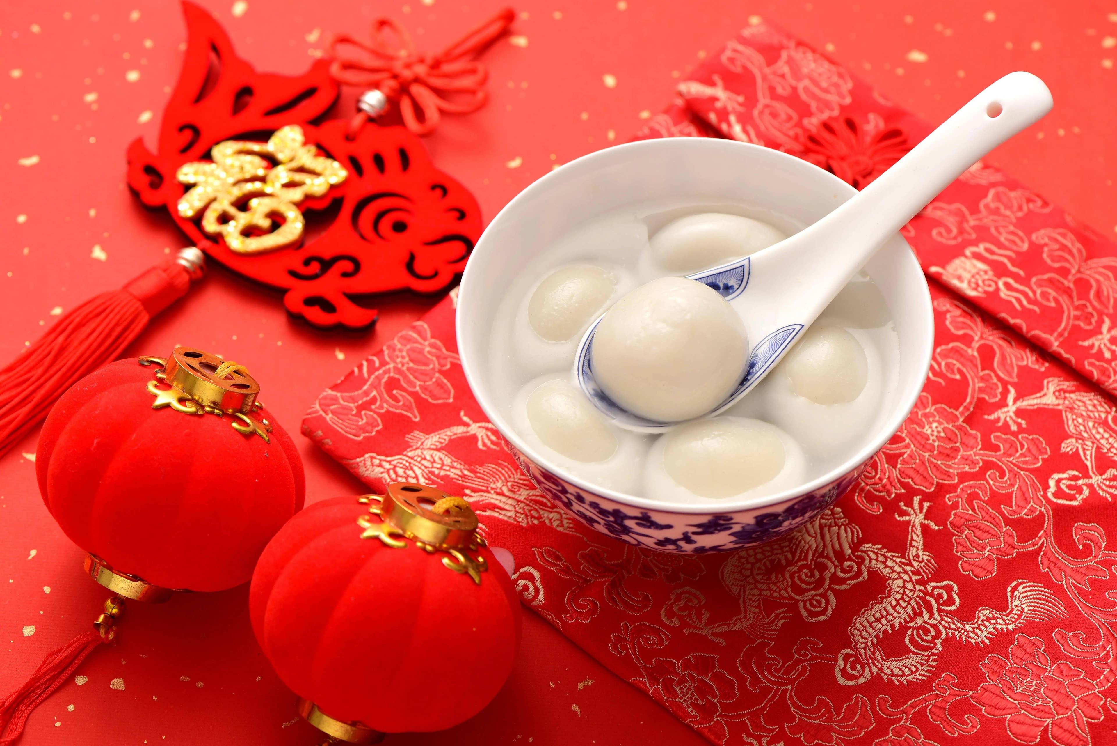 元宵节诗句赏析：古诗中的团圆与灯火情怀