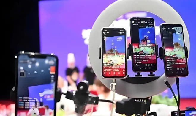 DeepSeek上线主播获益最大，00后主播，靠AI一晚上收入3.3亿