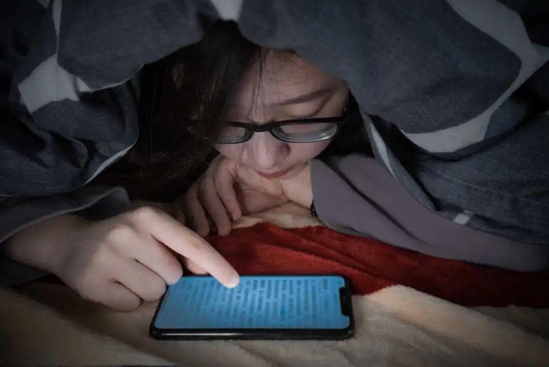 半夜总是醒，再也睡不着？医生：可能是这几个身体部位在报警