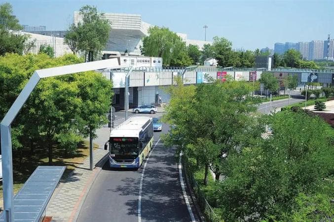 乘公交出行，赏流动风景！年轻人爱上城市打卡新方式