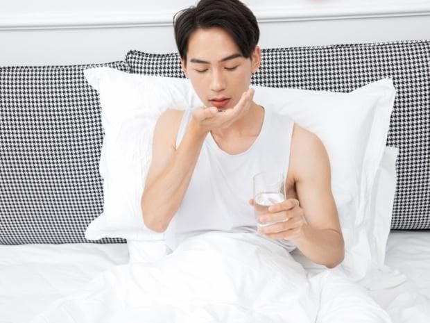 床离窗户近好吗？卧室布局的科学解答