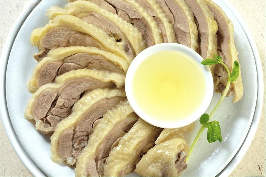从选鹅到煮制：详解盐水鹅的传统制作工艺