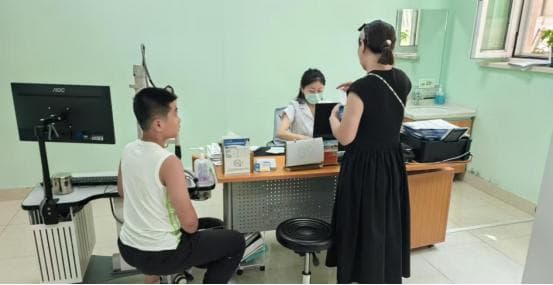 防蓝光眼镜的作用与适用人群：专业医生解读