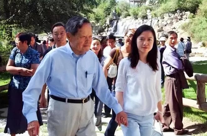 杨振宁与翁帆：一段跨越年龄的相伴
