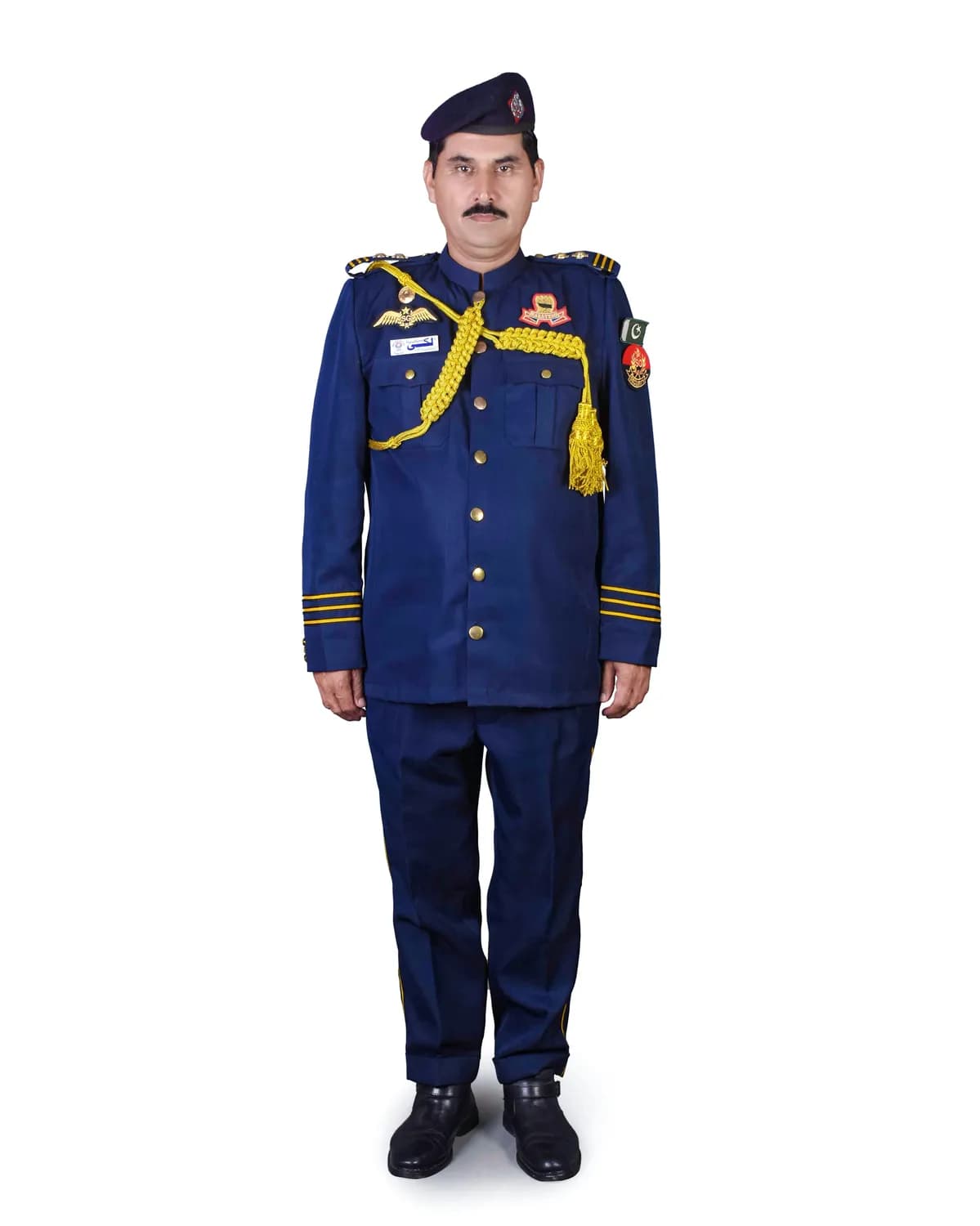 从米黄到藏蓝：中国警服的八次变迁