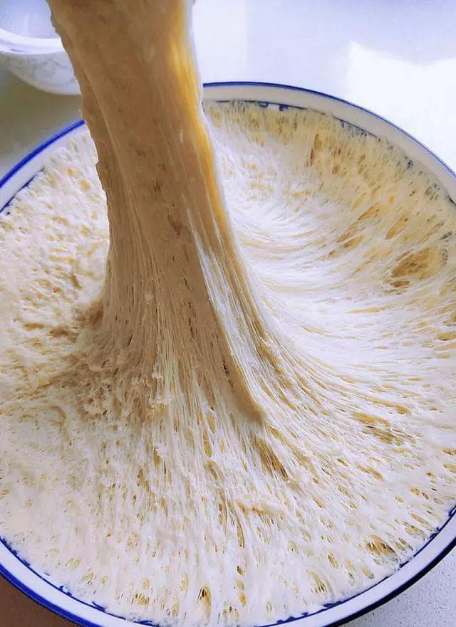 酵母发面放碱面的好处？碱面加入，面食美味升级的秘密武器！