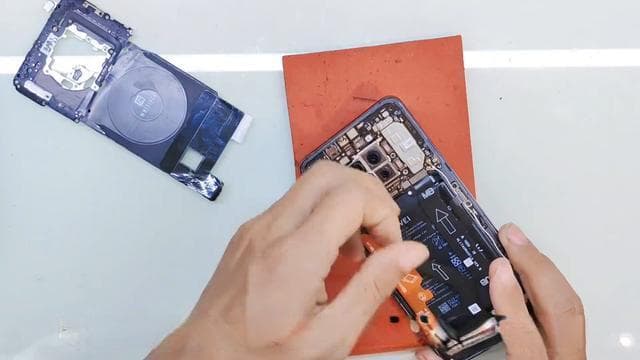 手机电池换新实测：官方/移植/第三方哪家强？续航提升惊人