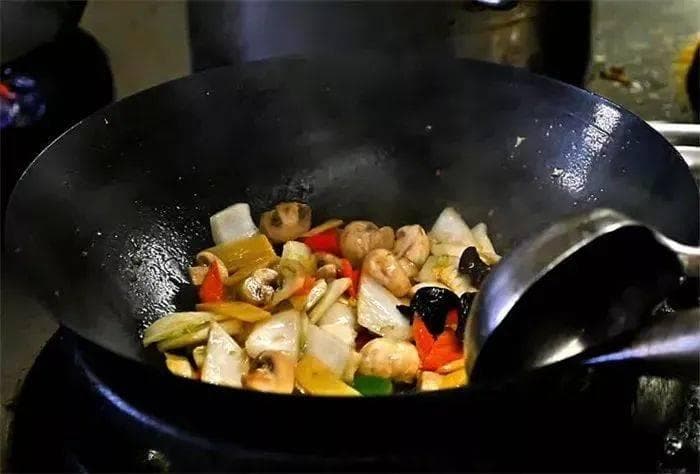 这5个不起眼的炒菜坏习惯，不注意真的会致癌，快看看！