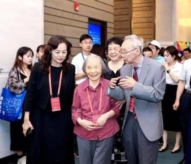 华中科技大学徐辉碧教授获"生物无机化学卓越成就奖"