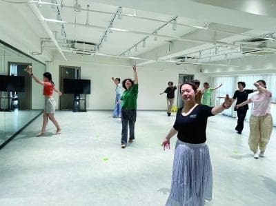 南京民办老年大学走红：能否催生"朝阳产业"？