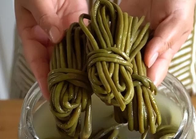 这样处理后的酸豆角，不仅口感更佳，还能保持新鲜长达一年之久