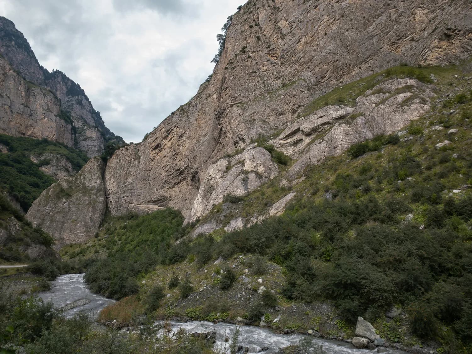 探秘神农架：阴峪河大峡谷的神秘之美