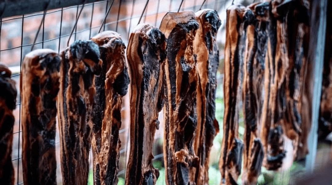 宁波传统年味：腌酱肉与风鳗鲞的制作工艺与文化内涵