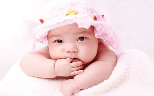 小孩穿什么衣服，刚出生的小孩穿什么衣服？小孩服饰的注意事项和要点