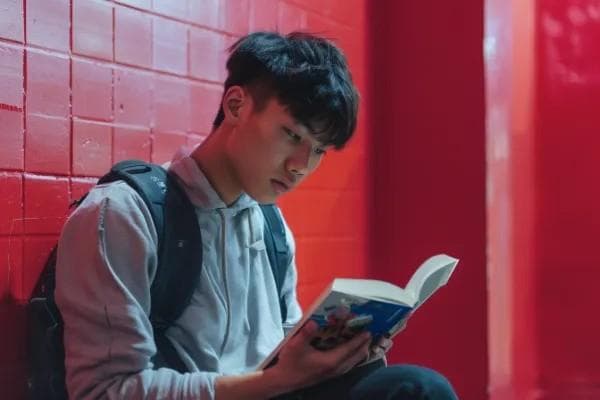 自费与公费留学对比：出国留学的全面费用解析