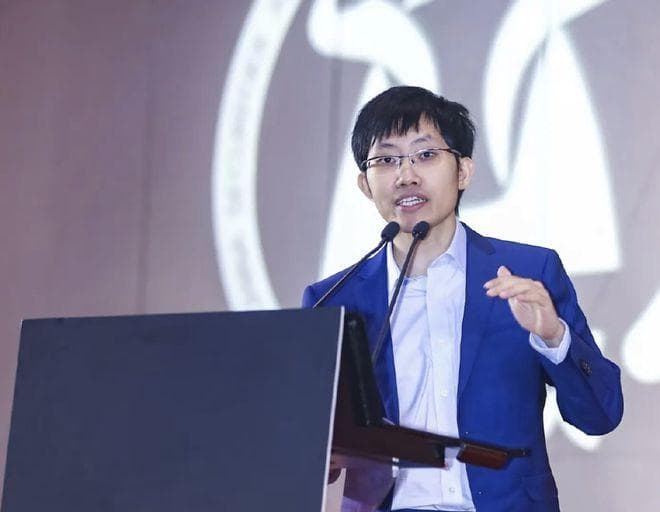 梁文峰：8 万本金到身家超 16 亿，他的逆袭剧本太震撼！